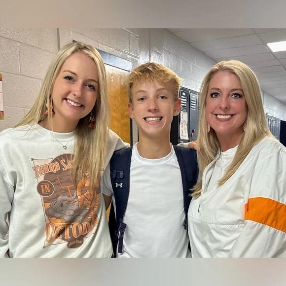 Meet your Posher - Picture 2 of 3